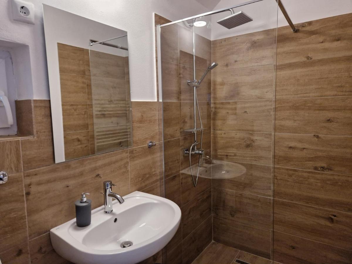 Casa 7 Sate Apartament Négyfalu Kültér fotó