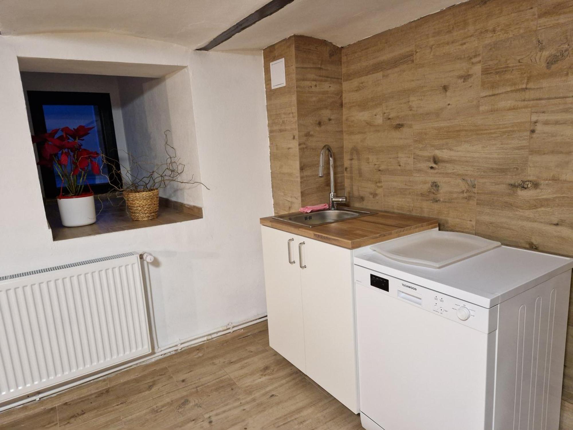 Casa 7 Sate Apartament Négyfalu Kültér fotó