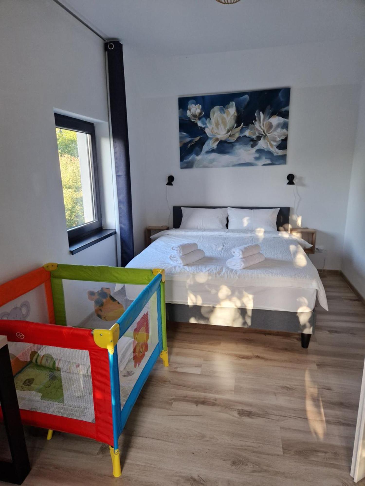 Casa 7 Sate Apartament Négyfalu Kültér fotó